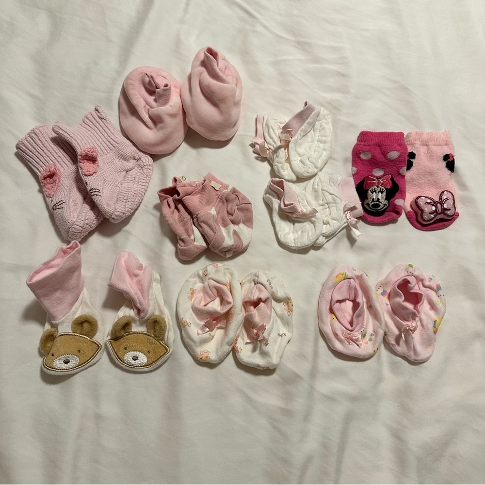 Adorable Baby Socks and Booties Set in Pink and White 3-6M